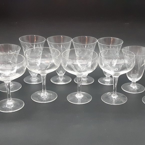 12 Etched Glasses -Wine Glasses and More - Picture 3 of 11